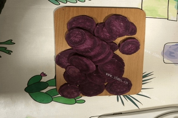 减肥期紫薯的做法大全，女生必看！第二步