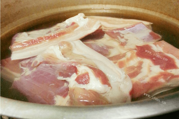 四川经典咸烧白的做法，肥而不腻的猪肉吃起来格外香第一步