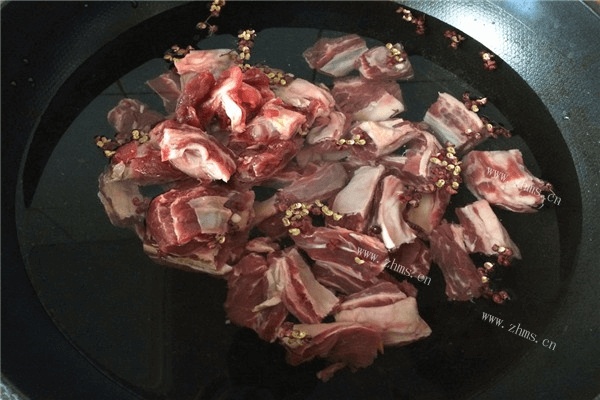 跟我学的牛肉炖萝卜的做法美味又健康，超级好吃第二步