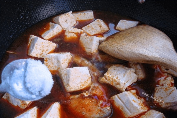 豆腐炖鱼的做法：冻豆腐炖鲤鱼第十一步