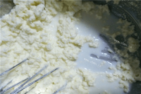 奶油除了甜品，还能做这些，快来看看奶油的制作方法第三步