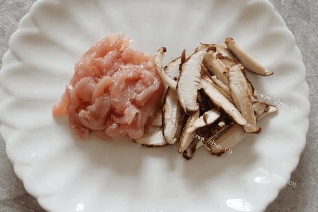 鸡丝面的家常做法，解馋又管饱第二步