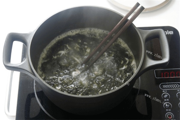 紫菜虾皮的做法第七步