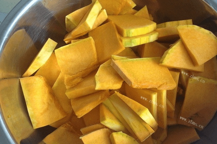冷热均可的南瓜汤的做法，香甜浓郁难易抵挡第二步