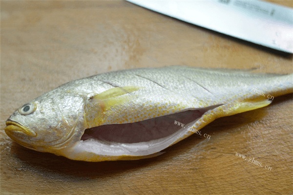 你一定要看的鲜美至极的小黄花鱼的做法第一步