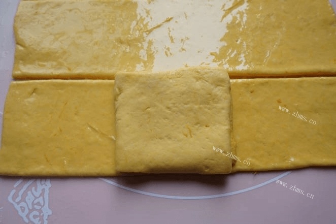 南瓜蒸饼的做法，这样的饼松软可口香甜不腻，是小孩的最爱第六步