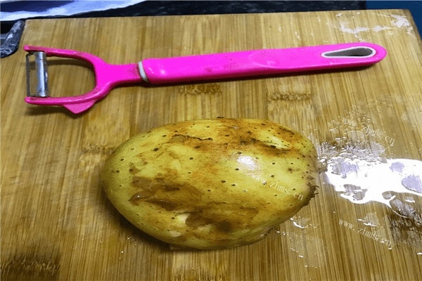 家常炸土豆片的简易做法第一步