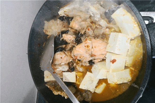 安康鱼炖豆腐超级鲜美第五步
