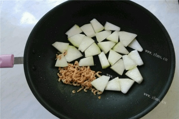 海米冬瓜汤的做法香喷喷的，超级美味哦第四步