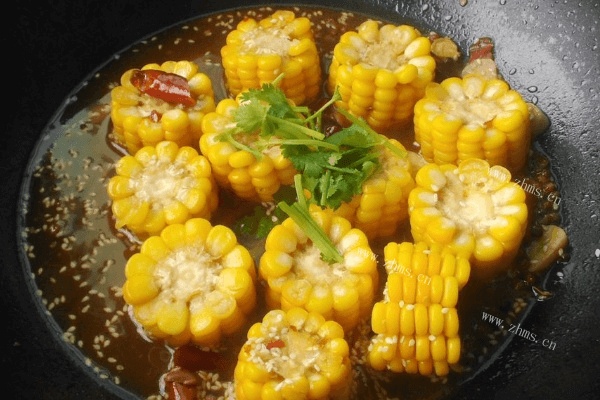 不一样的煮玉米做法了解一下，打开美食新世界第六步