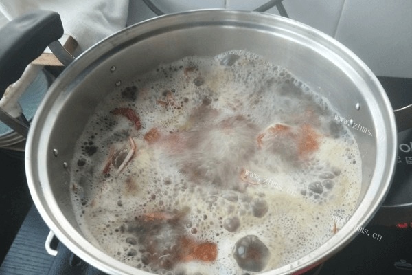水煮螃蟹的做法第五步