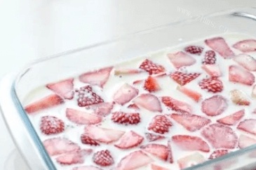 怎么做草莓牛奶布丁第七步