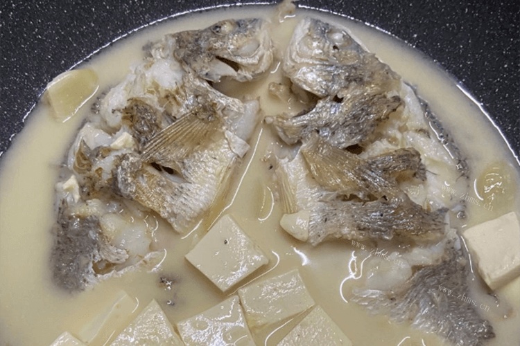 浓白黄翅鱼豆腐汤的做法，鲜香可口适合各类人群食用第七步