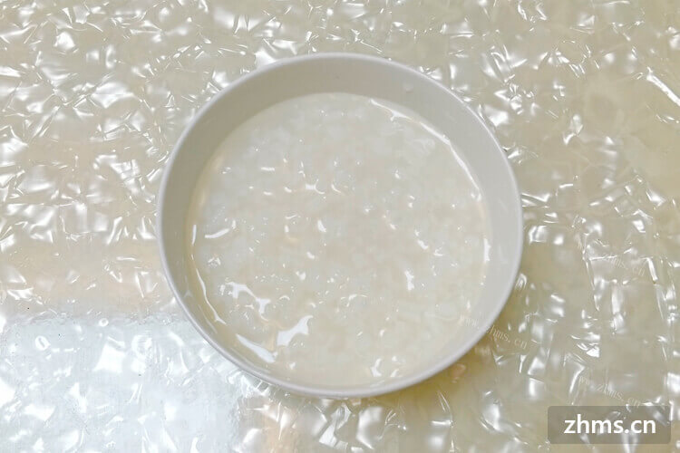 大米粥是常见的一种粥，那么怎样熬大米粥呢