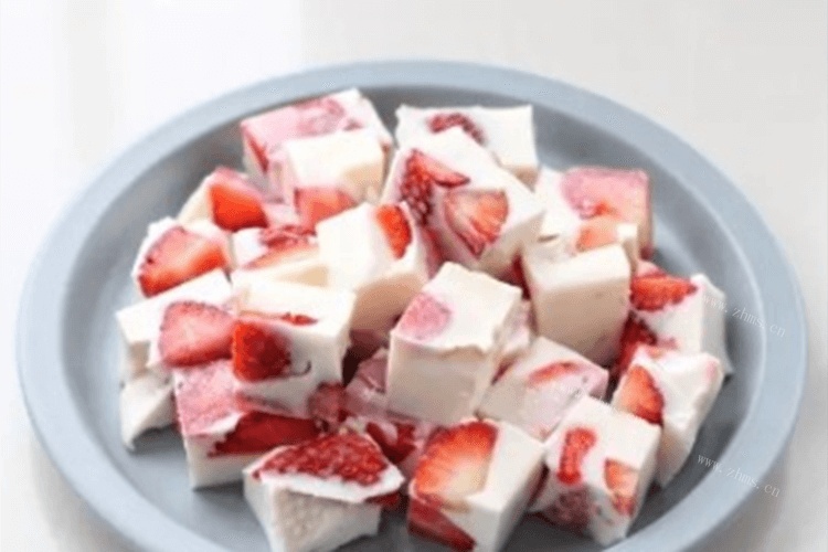 怎么做草莓牛奶布丁第八步