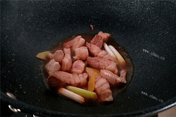 土豆怎么做最好吃？快来看看土豆烧肉的做法，一口气吃三大碗！第八步