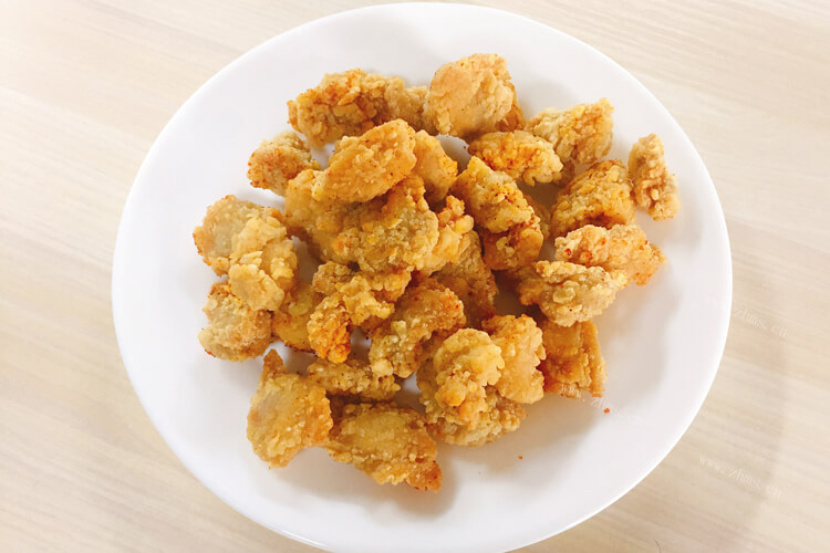 特别喜爱吃韩式炸鸡，韩式炸鸡配什么吃？