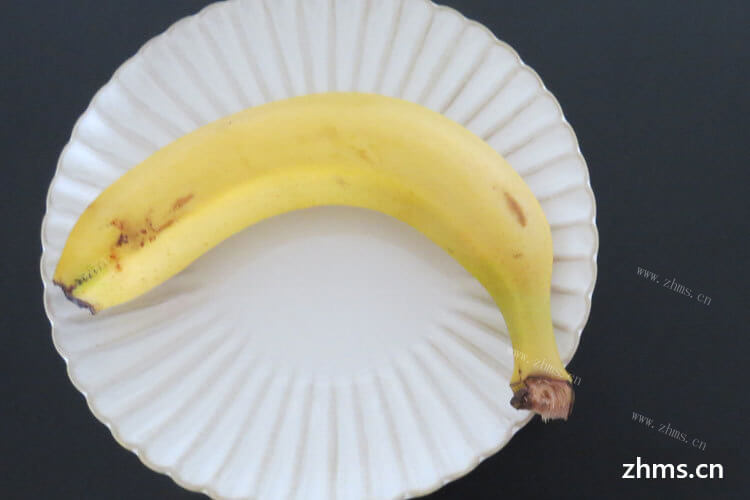 香蕉摘下时是青色的哦，那么为了香蕉尽快上市，怎样催熟香蕉?
