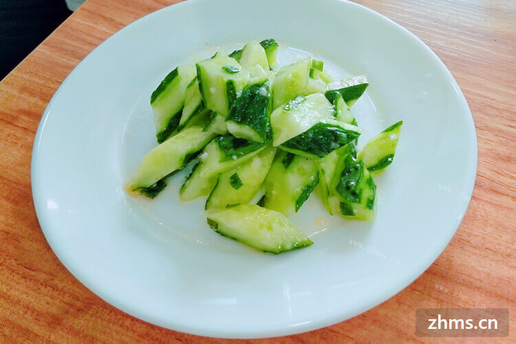 黄瓜是很多减肥人士都很喜欢的蔬菜，黄瓜的用处有哪些呢