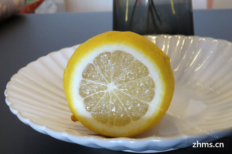 家里的枸杞还有很多，想用枸杞柠檬泡水怎么泡水才会好喝？