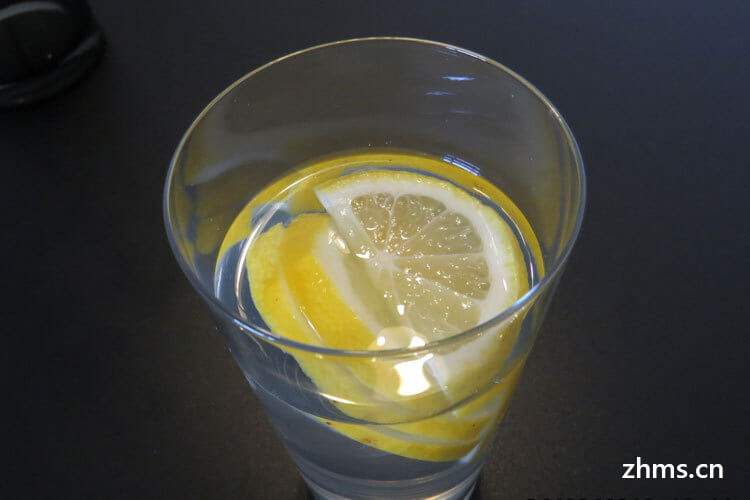 经常喝柠檬水好吗