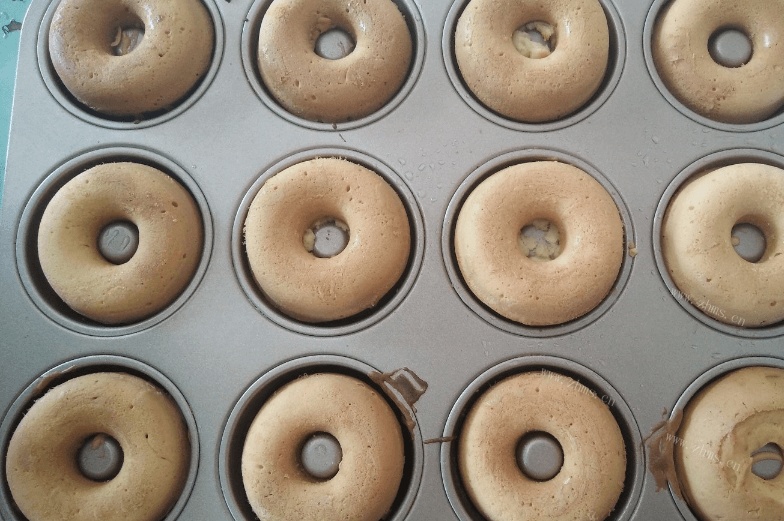 家庭自制甜甜圈（家用烤箱版），无油炸过程更健康第四步