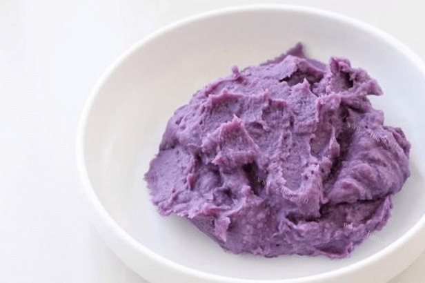 怎么做蔓越莓紫薯发糕，长相比甜品更甜美的中式糕点值得你学习第三步