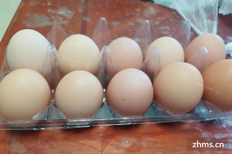 在做炒鸡蛋这道菜的时候，打开鸡蛋发现蛋黄和蛋清都散了，想知道为什么鸡蛋蛋黄和蛋清是散的？