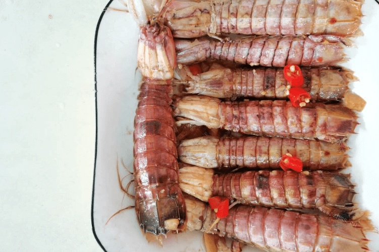 在家怎么做皮皮虾好吃，一虾两吃的做法你值得拥有第二步