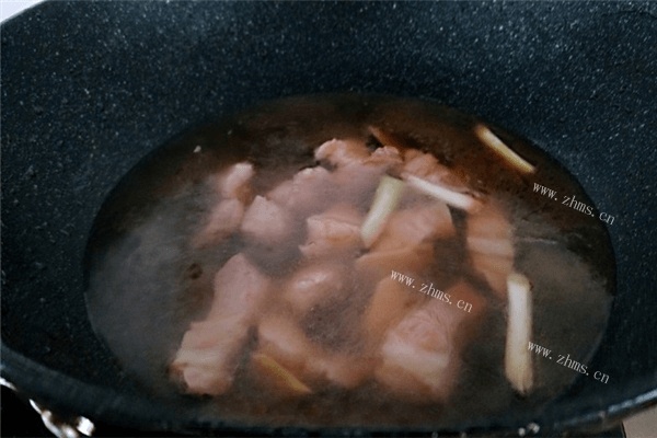 土豆怎么做最好吃？快来看看土豆烧肉的做法，一口气吃三大碗！第九步