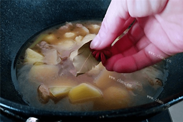 土豆怎么做最好吃？快来看看土豆烧肉的做法，一口气吃三大碗！第十一步