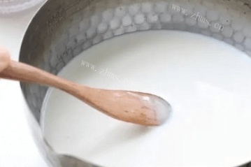 怎么做草莓牛奶布丁第四步