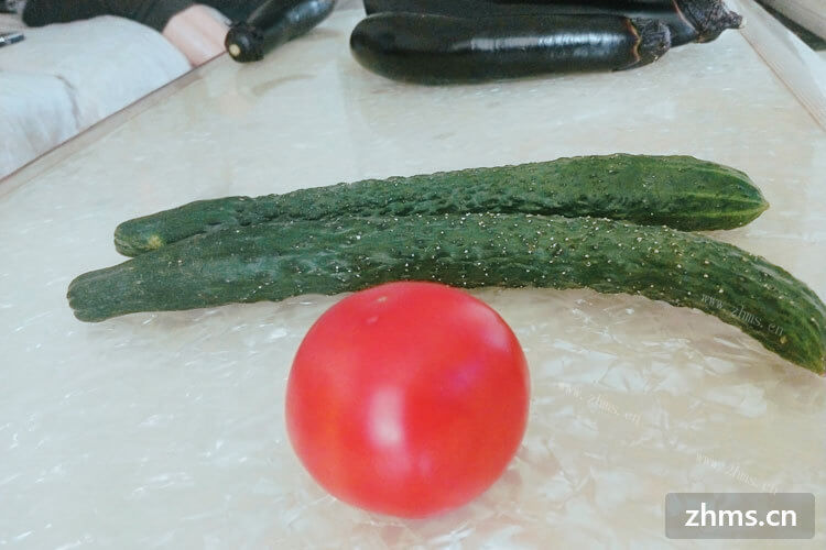 今天妈妈想吃黄瓜了，刀拍凉拌黄瓜怎么做？
