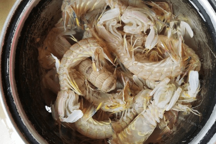 在家怎么做皮皮虾好吃，一虾两吃的做法你值得拥有第一步