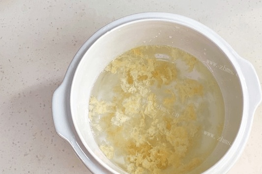 银耳雪梨汤的做法——金燕耳雪梨汤，口感绵滑软糯完胜糖水铺第三步