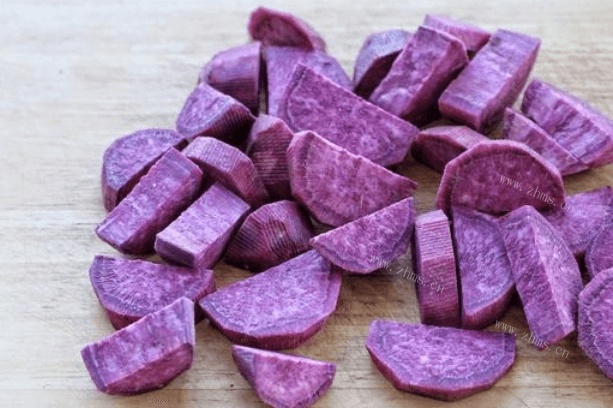 怎么做蔓越莓紫薯发糕，长相比甜品更甜美的中式糕点值得你学习第一步