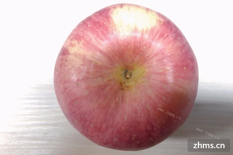 苹果为什么要削皮，苹果削皮吃好还是不削皮吃好？