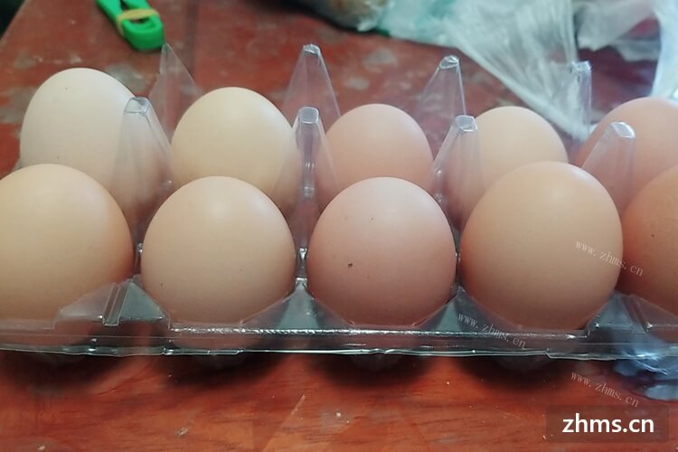 煮溏心鸡蛋或荷包蛋的时候经常将蛋黄煮散，请问鸡蛋怎么煮不散？