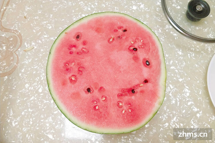 宁夏西瓜的特点是瓤是沙的，宁夏西瓜怎么选才能选到成熟的瓜？