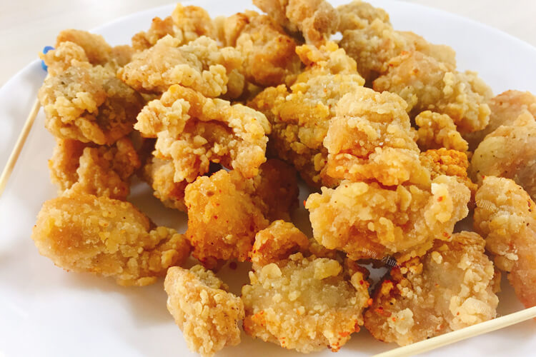 炸鸡是我们常吃的一种美食，吃炸鸡配什么汤？