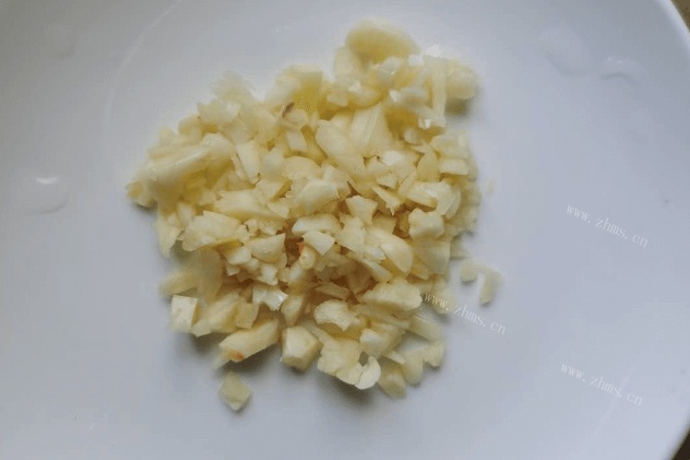 蒜蓉油麦菜怎么做，清香脆嫩的做法你应该要会第二步