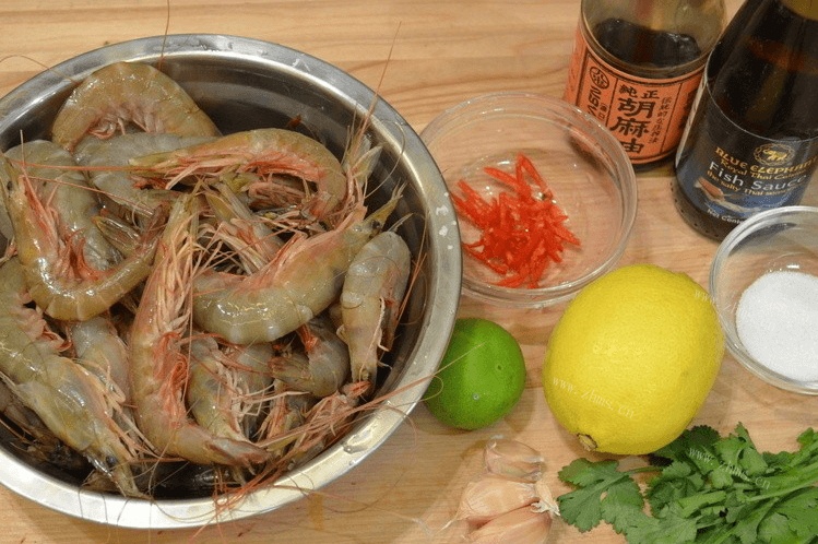 白灼虾吃腻了，试试酸辣柠檬蒸虾，酸辣开胃保证解油腻第一步