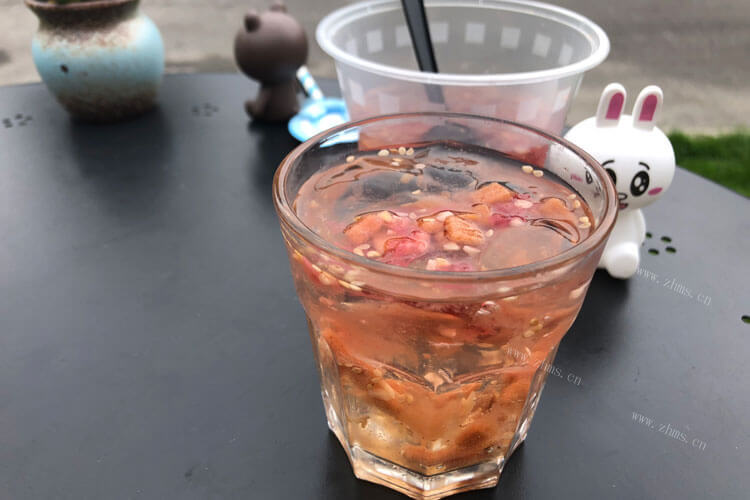 家里开了一个卖冰粉的小摊铺，搓出来的冰粉没卖完怎么保存？