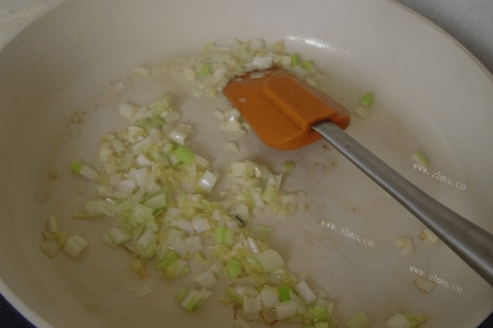 米饭杀手鱼香茄子的家常做法第五步