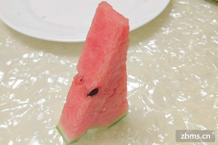 西瓜桃子放在一起吃，是不是容易导致肠胃不适的呢？