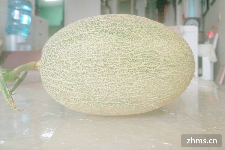 去超市买了一个哈密瓜，发现这哈密瓜生的，还没有熟，可以吃吗？