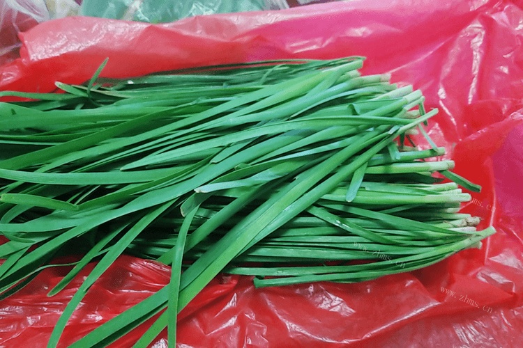 韭菜炒鸡蛋，韭菜炒多久才能熟？