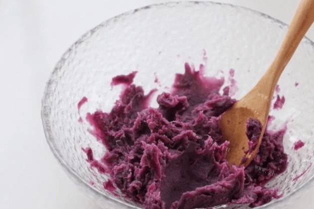 怎么做紫薯布丁颜值高又好吃第二步