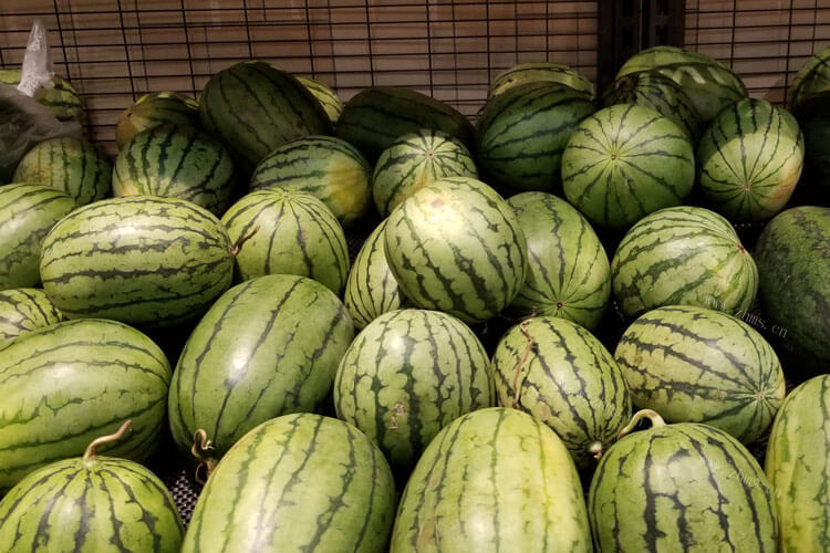 买一个西瓜回来，请问西瓜咋切好看？