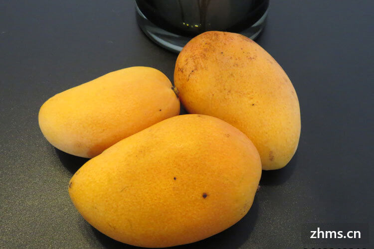芒果有黑色的丝能吃吗？芒果皮上黑斑可食用吗？